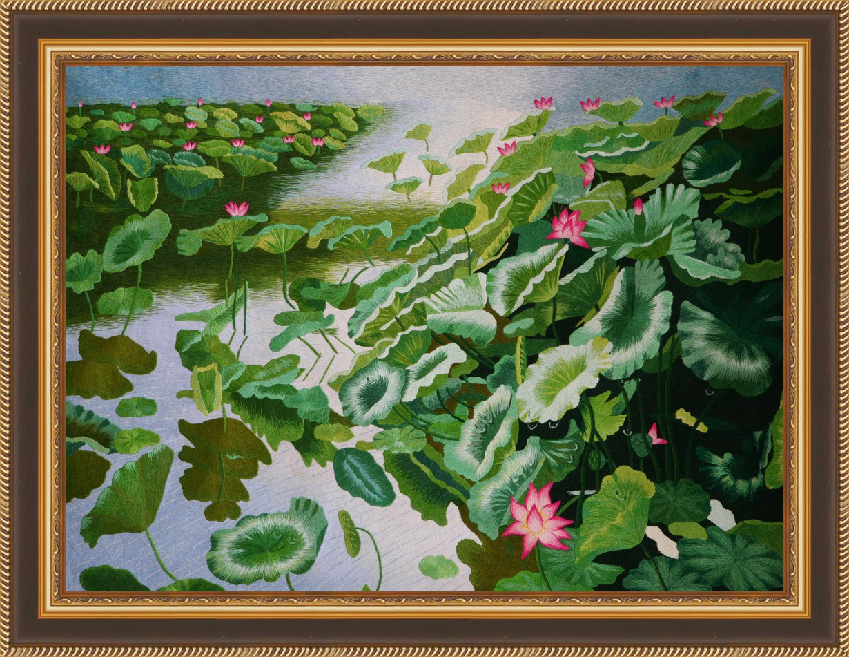 Tranh thêu tay đầm sen 